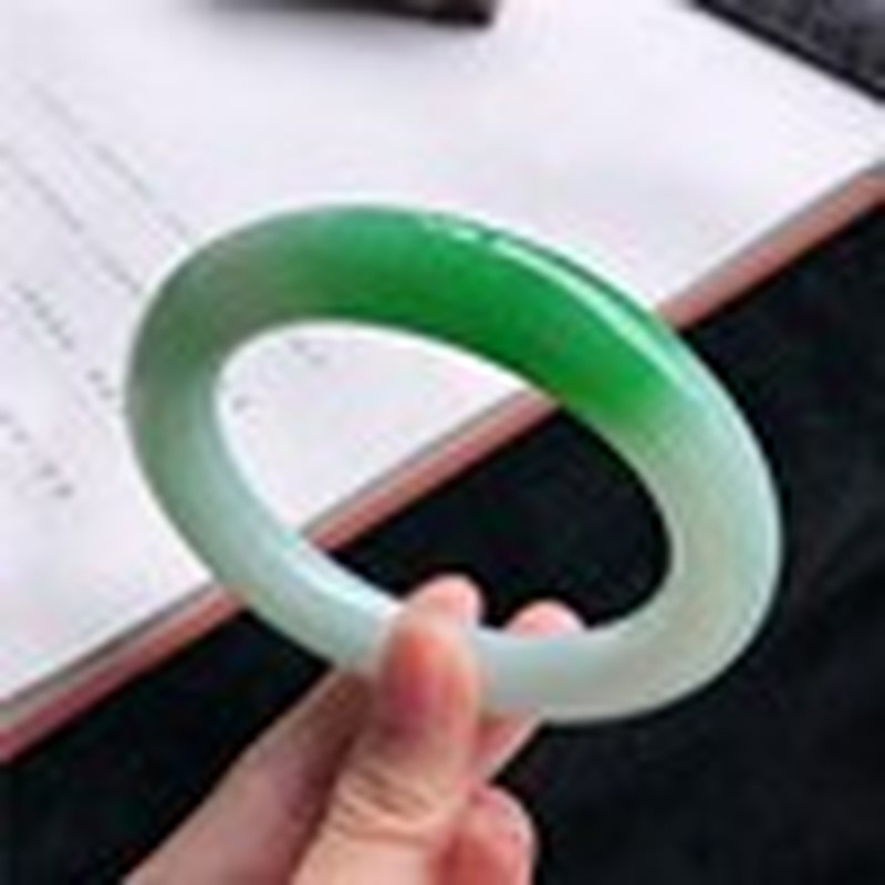 Natural Burmese Jadeite Bracel - Lighting & Home Decor Studio Photos recension och pris